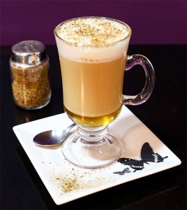 Ginger Café (espresso com leite vaporizado, mel e gengibre).